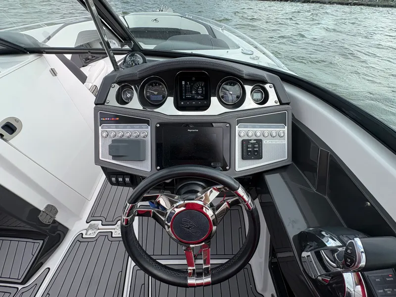 Slide: The Image of Monterey 305 SS 2019 - 29