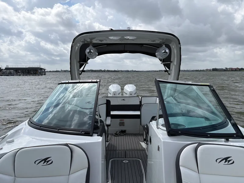 Slide: The Image of Monterey 305 SS 2019 - 36