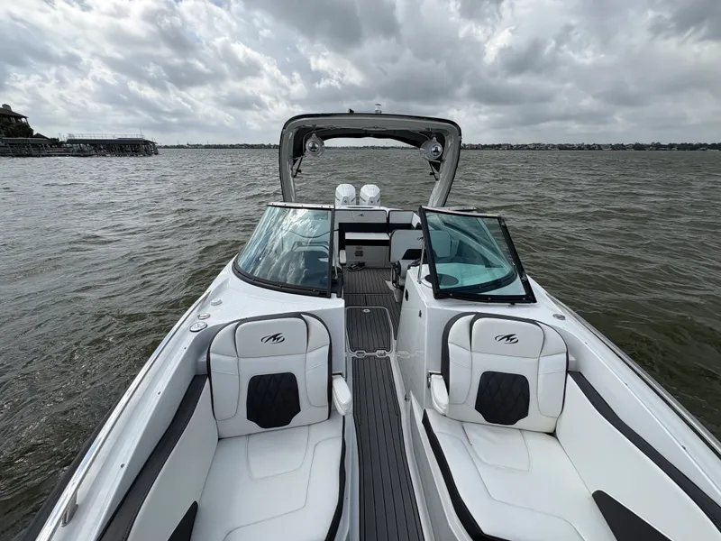 Slide: The Image of Monterey 305 SS 2019 - 37