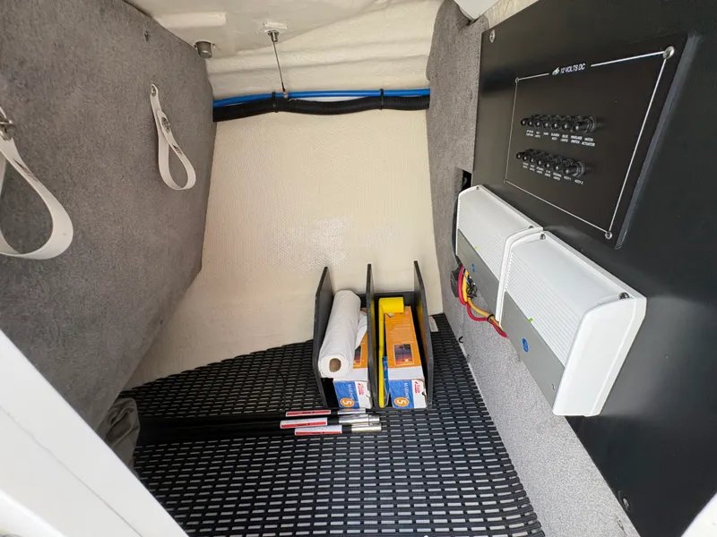 Slide: The Image of Monterey 305 SS 2019 - 40