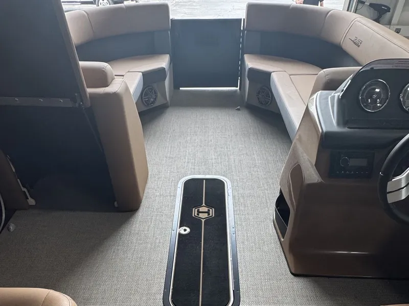 Slide: The Image of Harris 230 Cruiser 2025 - 18