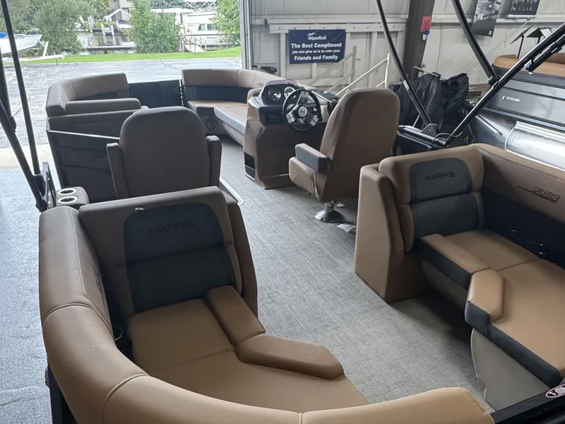 Slide: The Image of Harris 230 Cruiser 2025 - 3