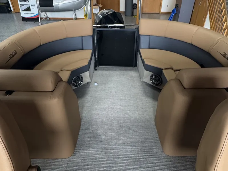Slide: The Image of Harris 230 Cruiser 2025 - 4