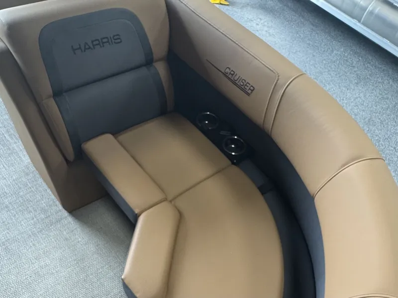 Slide: The Image of Harris 230 Cruiser 2025 - 6