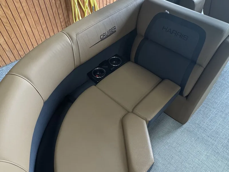 Slide: The Image of Harris 230 Cruiser 2025 - 5