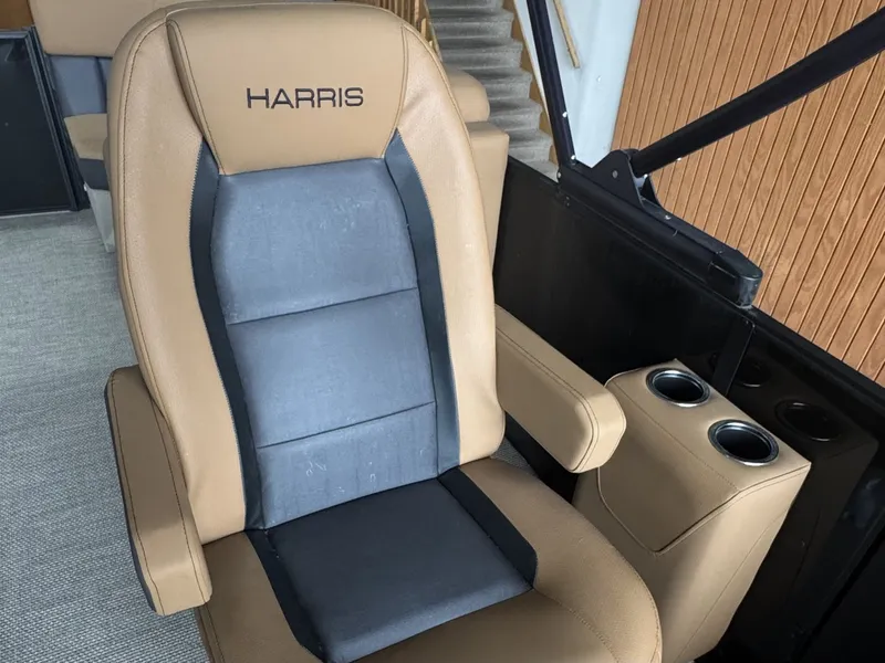 Slide: The Image of Harris 230 Cruiser 2025 - 16