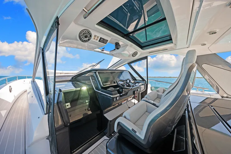 Slide: The Image of Azimut VERVE 48 2024 - 45