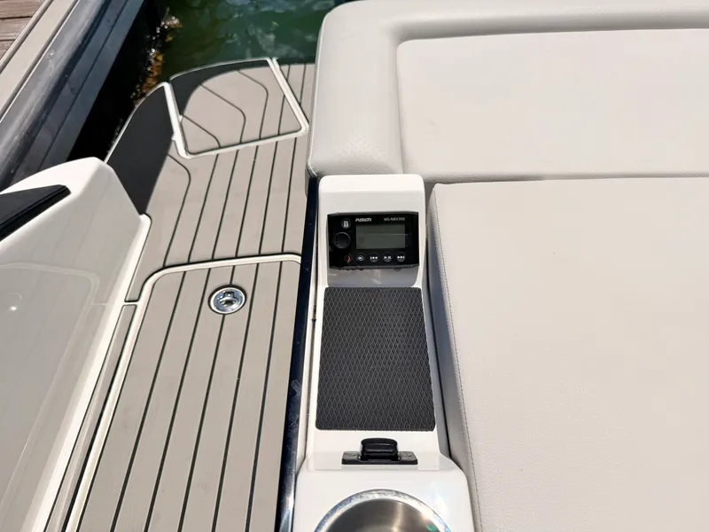 Slide: The Image of Sea Ray SLX 280 Outboard 2026 - 32