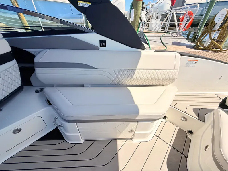 Slide: The Image of Sea Ray SLX 280 Outboard 2026 - 39