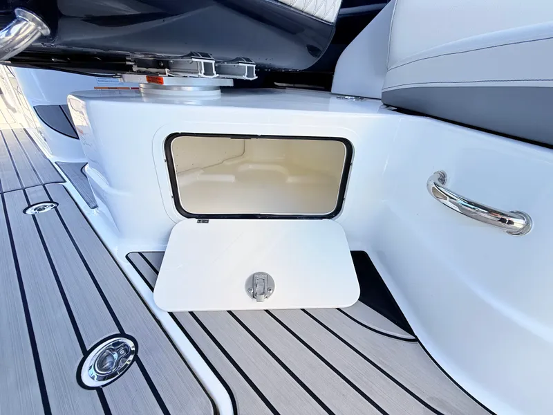 Slide: The Image of Sea Ray SLX 280 Outboard 2026 - 42