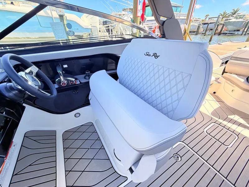 Slide: The Image of Sea Ray SLX 280 Outboard 2026 - 48