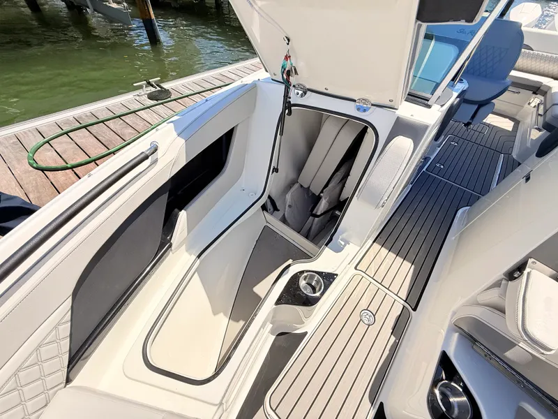 Slide: The Image of Sea Ray SLX 280 Outboard 2026 - 73