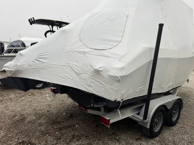 Slide: The Image of Robalo R200 CC 2022 - 15