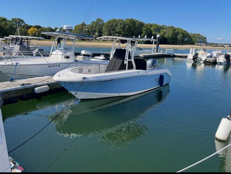 The Image of Robalo R200 CC 2022 - 0