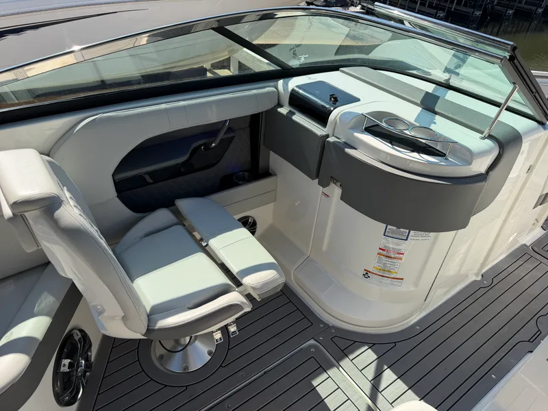 Slide: The Image of Sea Ray 280 SLX 2021 - 12