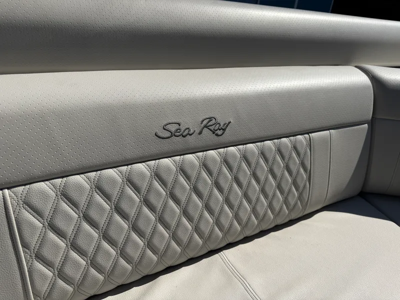 Slide: The Image of Sea Ray 280 SLX 2021 - 13