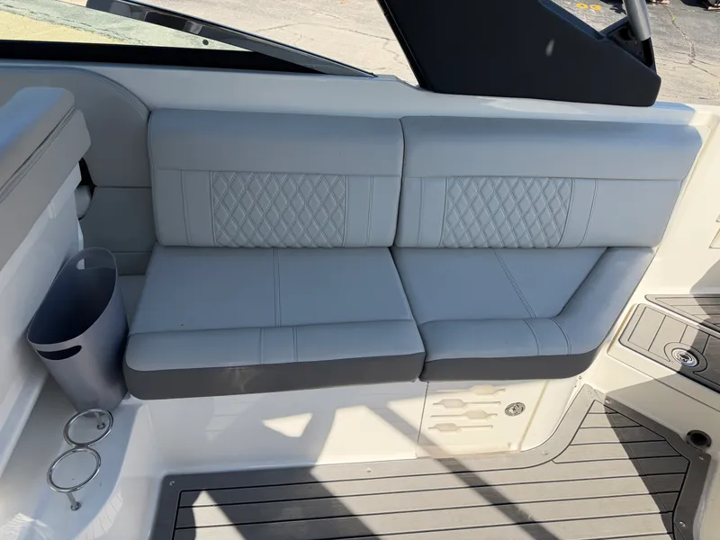 Slide: The Image of Sea Ray 280 SLX 2021 - 14