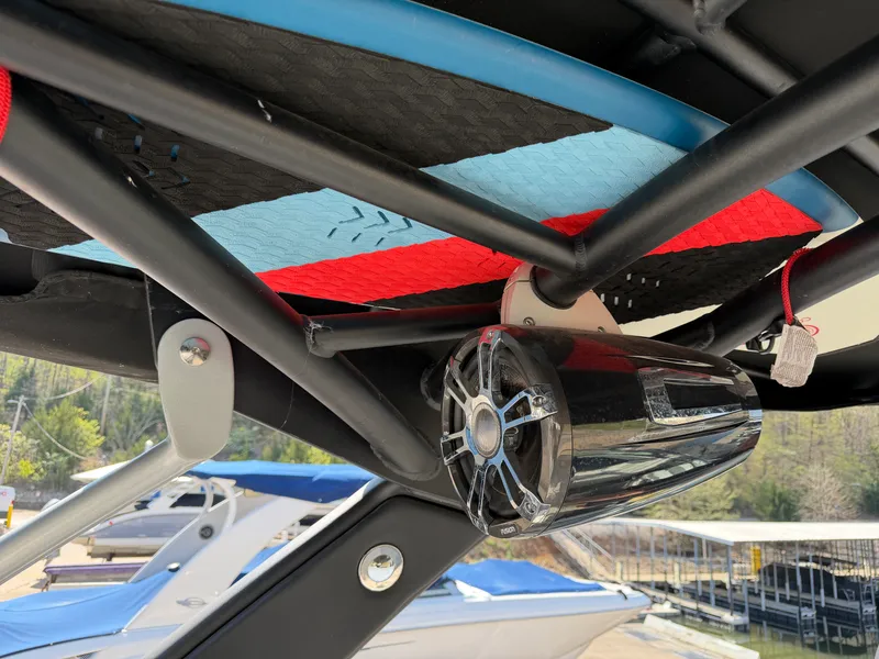 Slide: The Image of Sea Ray 280 SLX 2021 - 19