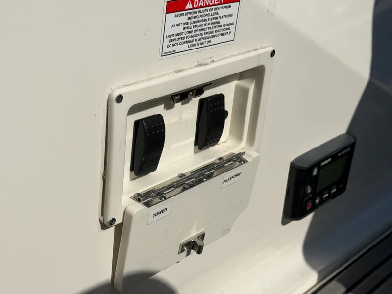 Slide: The Image of Sea Ray 280 SLX 2021 - 23