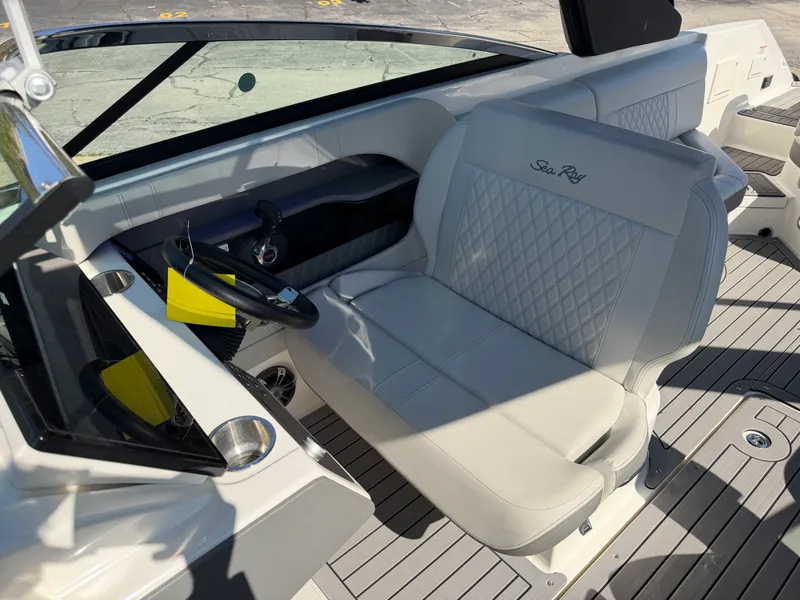 Slide: The Image of Sea Ray 280 SLX 2021 - 3
