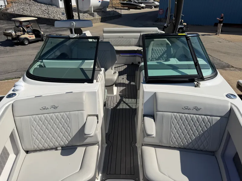 Slide: The Image of Sea Ray 280 SLX 2021 - 9