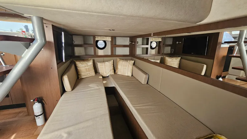 Slide: The Image of Sea Ray 350 SUNDANCER 2013 - 16