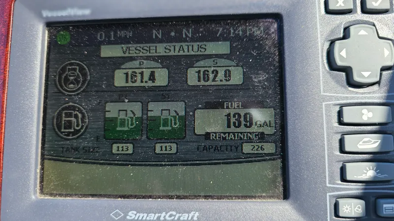 Slide: The Image of Sea Ray 350 SUNDANCER 2013 - 11