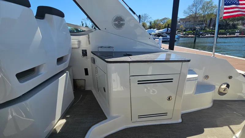 Slide: The Image of Sea Ray 350 SUNDANCER 2013 - 4