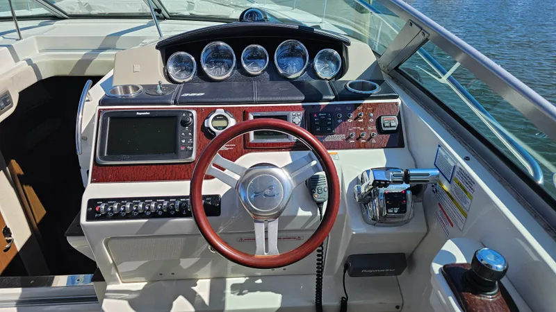 Slide: The Image of Sea Ray 350 SUNDANCER 2013 - 9