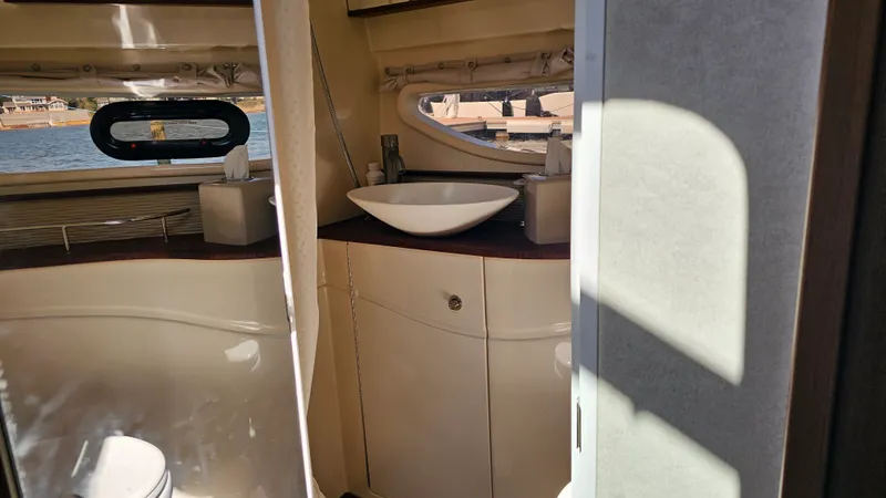 Slide: The Image of Sea Ray 350 SUNDANCER 2013 - 18
