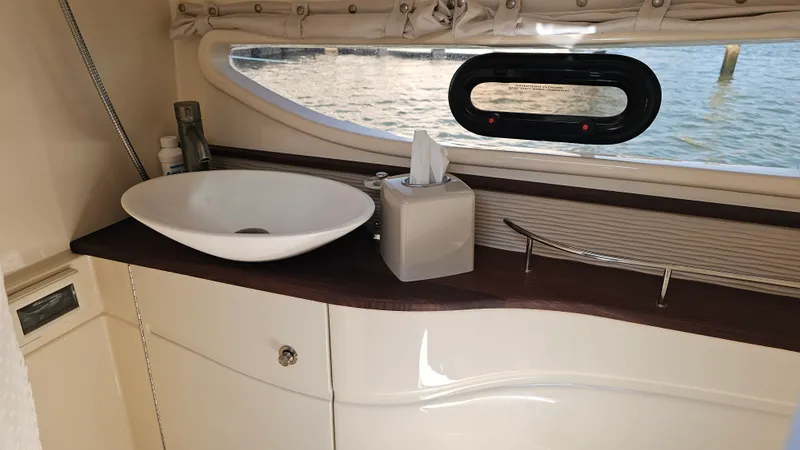 Slide: The Image of Sea Ray 350 SUNDANCER 2013 - 17
