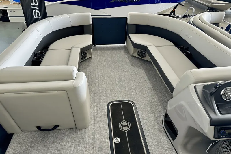 Slide: The Image of Harris 230 Cruiser 2025 - 11