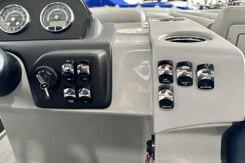 Slide: The Image of Harris 230 Cruiser 2025 - 17