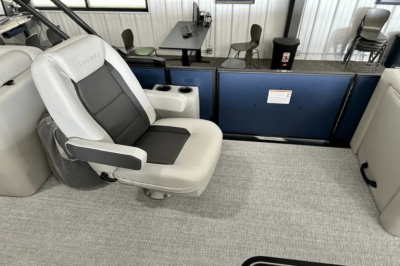 Slide: The Image of Harris 230 Cruiser 2025 - 18