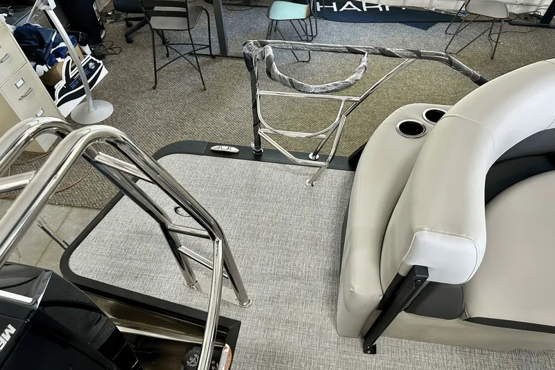 Slide: The Image of Harris 230 Cruiser 2025 - 24