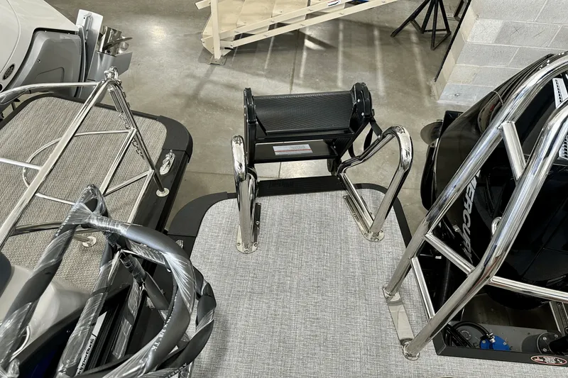 Slide: The Image of Harris 230 Cruiser 2025 - 25