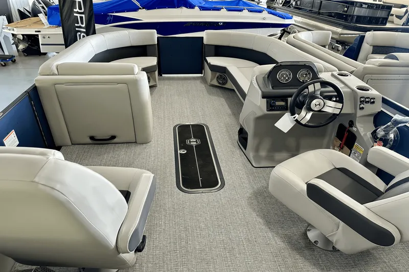 Slide: The Image of Harris 230 Cruiser 2025 - 27