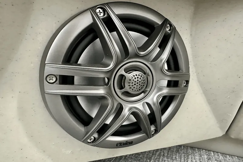 Slide: The Image of Harris 230 Cruiser 2025 - 28