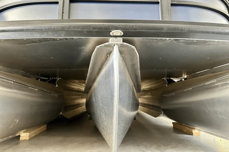 Slide: The Image of Harris 230 Cruiser 2025 - 7