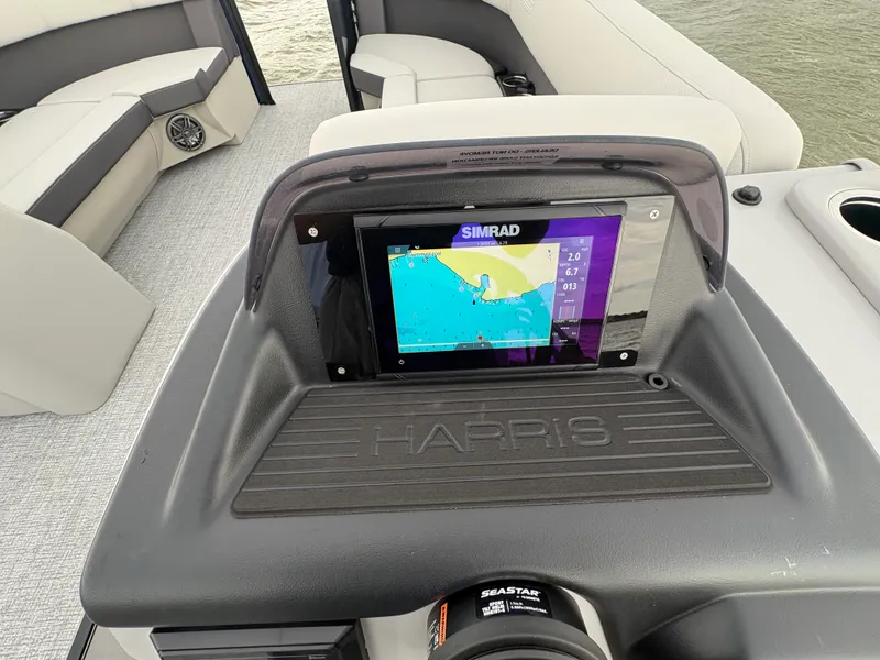 Slide: The Image of Harris 230 Cruiser 2025 - 25