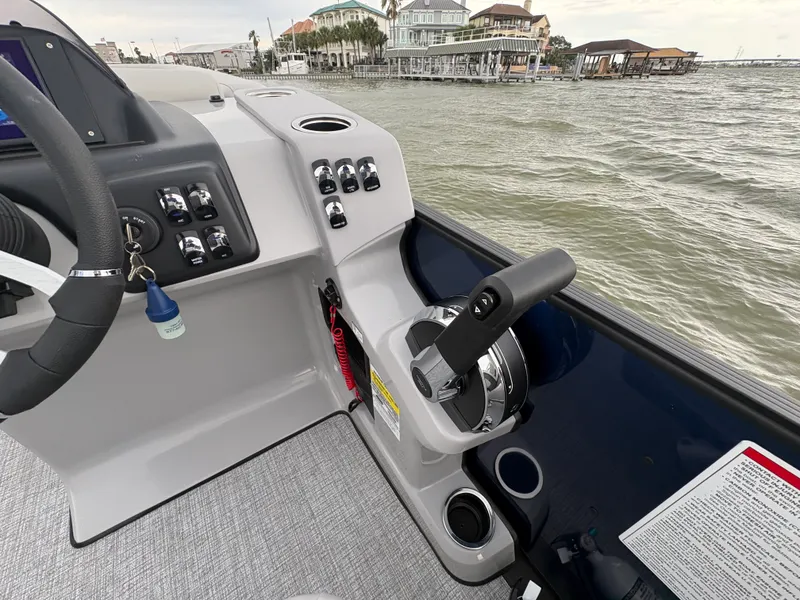 Slide: The Image of Harris 230 Cruiser 2025 - 26