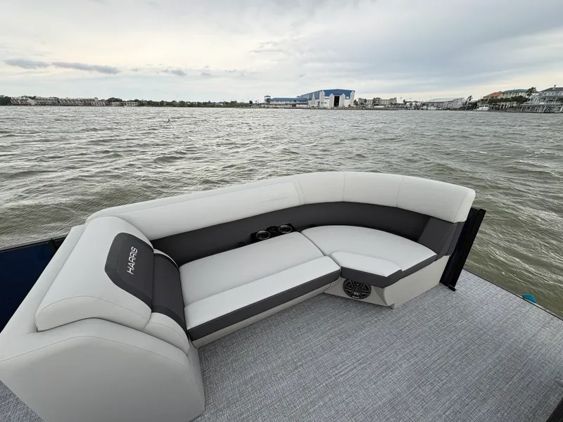 Slide: The Image of Harris 230 Cruiser 2025 - 39