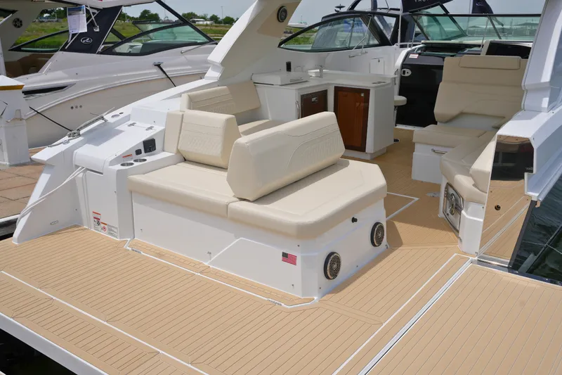 Slide: The Image of Cruisers 38 GLS 2026 - 18