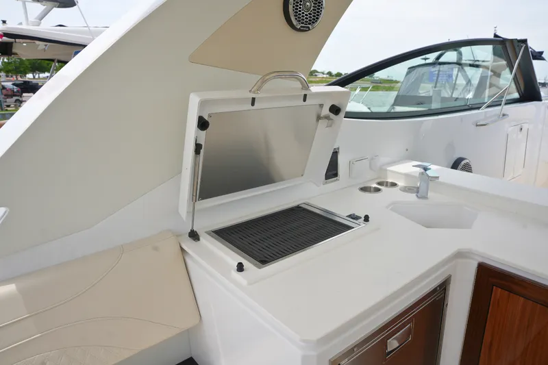 Slide: The Image of Cruisers 38 GLS 2026 - 28