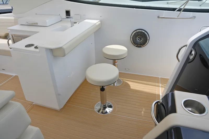 Slide: The Image of Cruisers 38 GLS 2026 - 34
