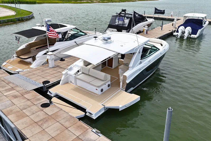 Slide: The Image of Cruisers 38 GLS 2026 - 4