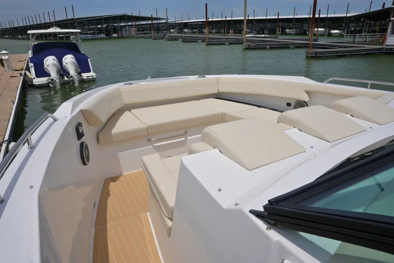 Slide: The Image of Cruisers 38 GLS 2026 - 46