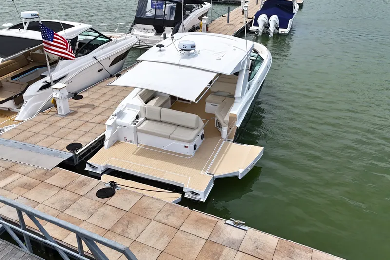 Slide: The Image of Cruisers 38 GLS 2026 - 5