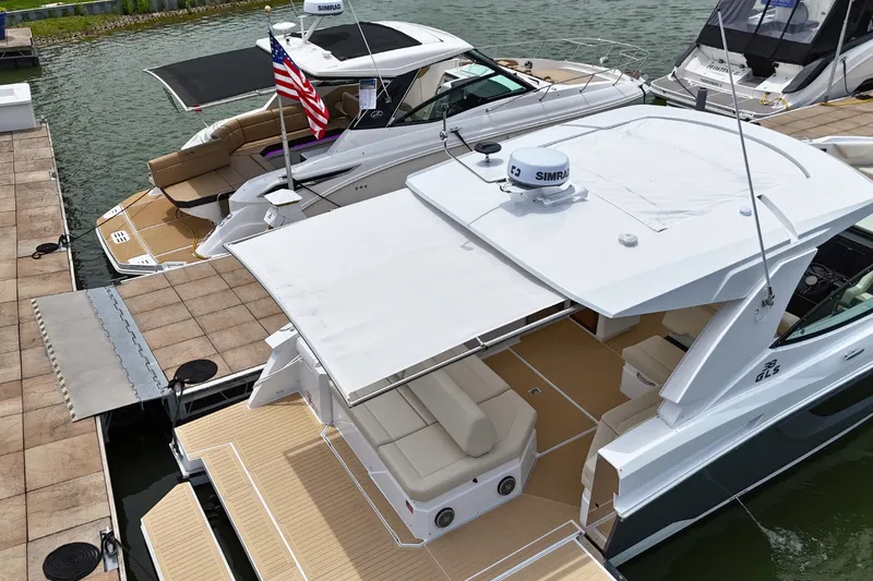 Slide: The Image of Cruisers 38 GLS 2026 - 6