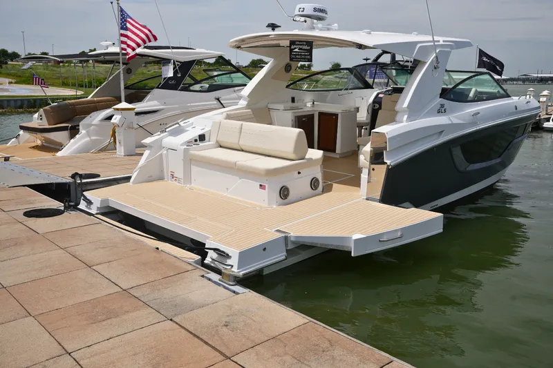 Slide: The Image of Cruisers 38 GLS 2026 - 8